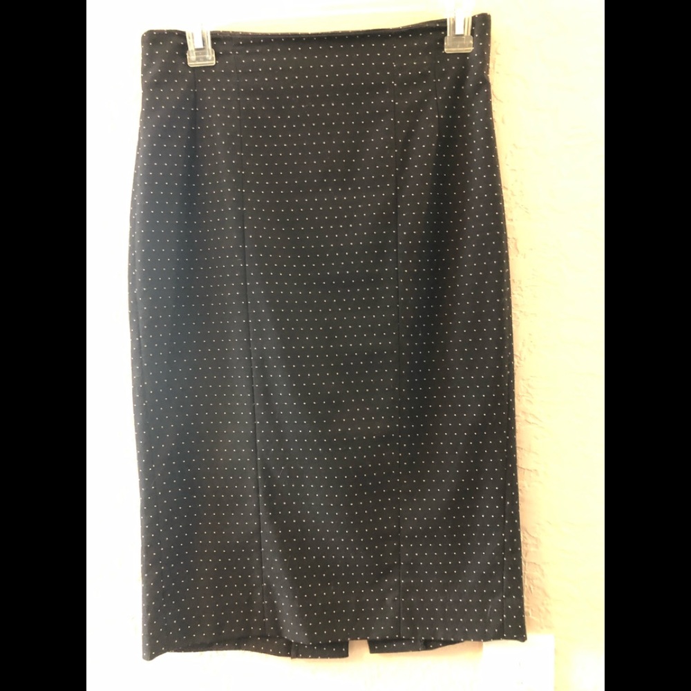 Bebe below knee length form fitting skirt